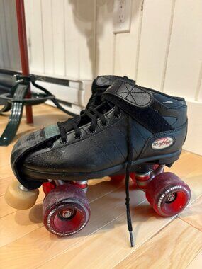 Riedell R3 Roller Skates and accessories